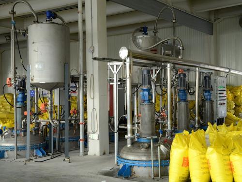 reactor for producing urea molding compound