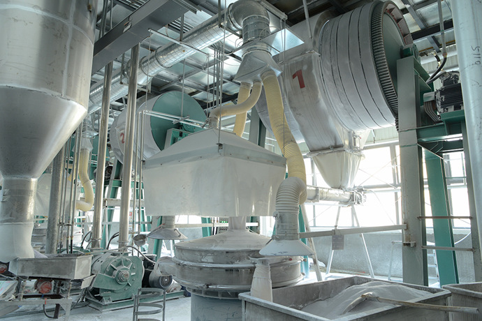 Máquina de molino de bolas de suministro de fábrica para la producción de compuestos de moldeo de melamina